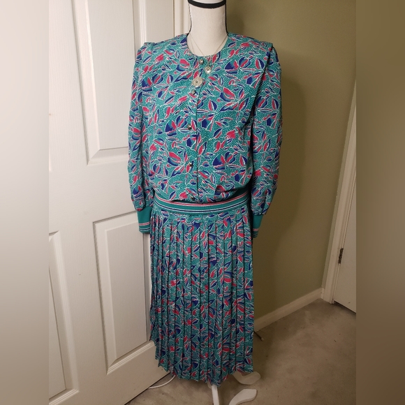 Evanna Dresses & Skirts - Vintage Evanna top and skirt polka-dot pleated